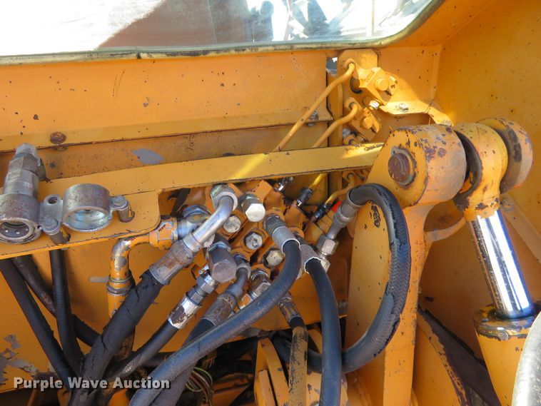 image for item H1183 1991 Case 580 Super K landscape tractor