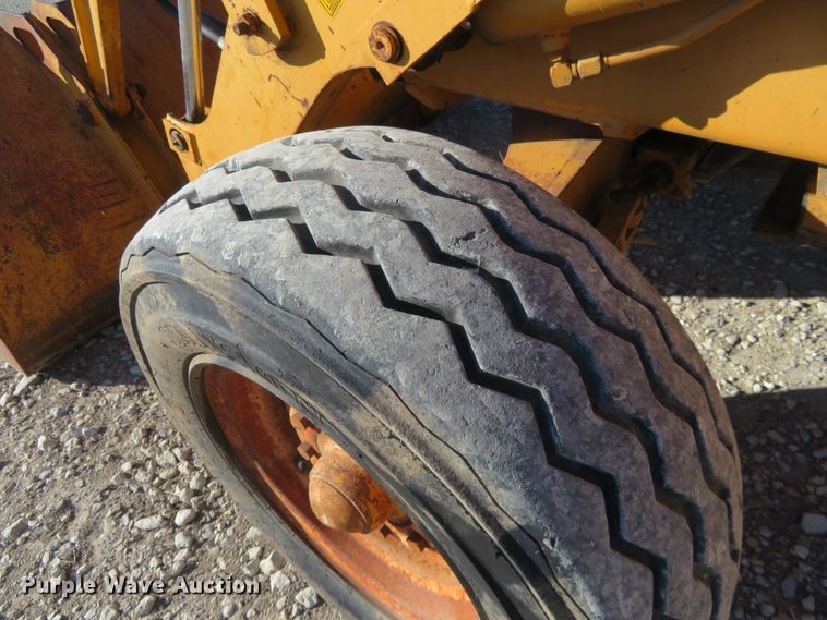 image for item H1183 1991 Case 580 Super K landscape tractor