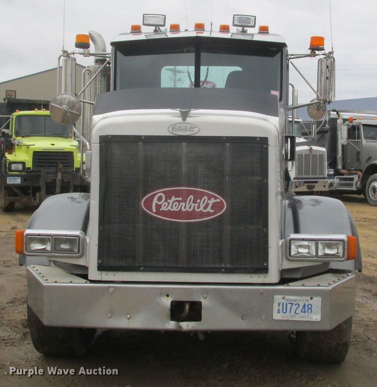 image for item DA8335 1996 Peterbilt 378 truck cab and chassis