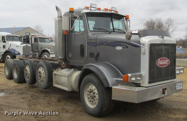 image for item DA8335 1996 Peterbilt 378 truck cab and chassis