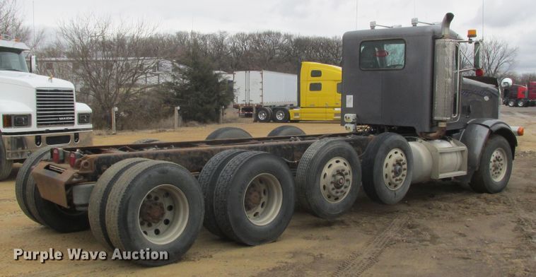 image for item DA8335 1996 Peterbilt 378 truck cab and chassis