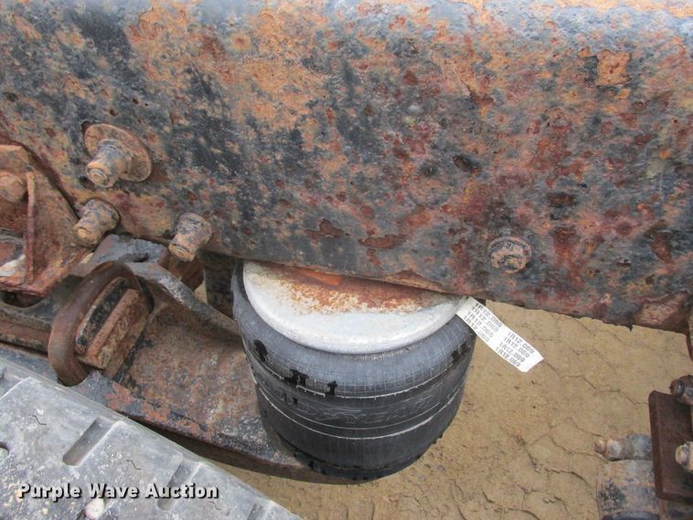 image for item DA8335 1996 Peterbilt 378 truck cab and chassis