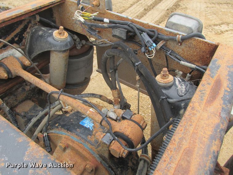 image for item DA8335 1996 Peterbilt 378 truck cab and chassis