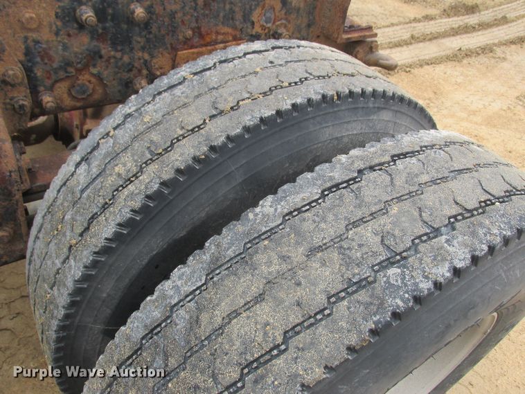 image for item DA8335 1996 Peterbilt 378 truck cab and chassis