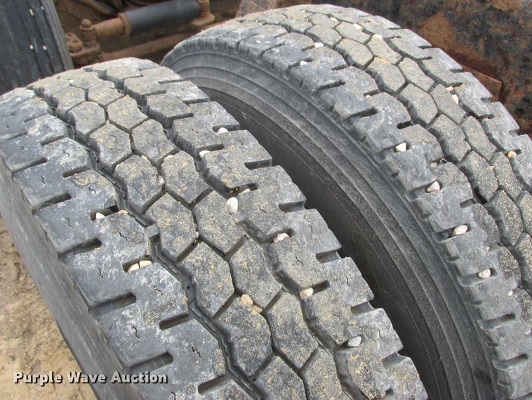 image for item DA8335 1996 Peterbilt 378 truck cab and chassis