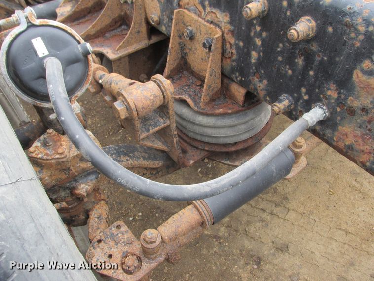 image for item DA8335 1996 Peterbilt 378 truck cab and chassis