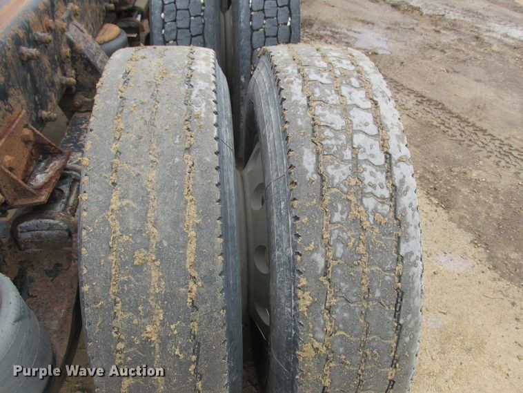 image for item DA8335 1996 Peterbilt 378 truck cab and chassis