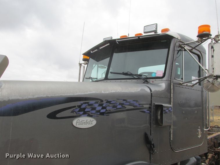 image for item DA8335 1996 Peterbilt 378 truck cab and chassis