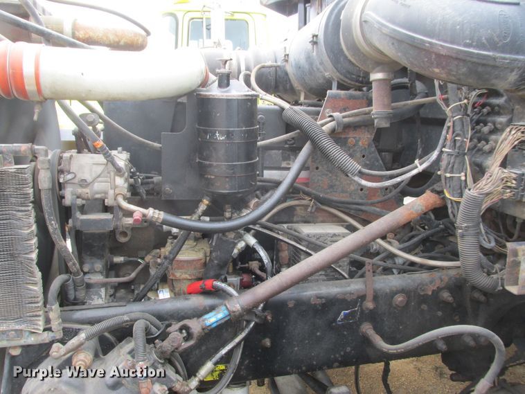 image for item DA8335 1996 Peterbilt 378 truck cab and chassis