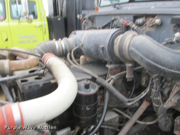 image for item DA8335 1996 Peterbilt 378 truck cab and chassis