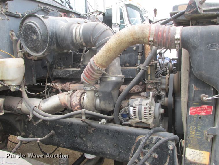 image for item DA8335 1996 Peterbilt 378 truck cab and chassis