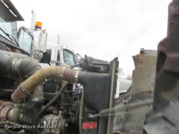 image for item DA8335 1996 Peterbilt 378 truck cab and chassis