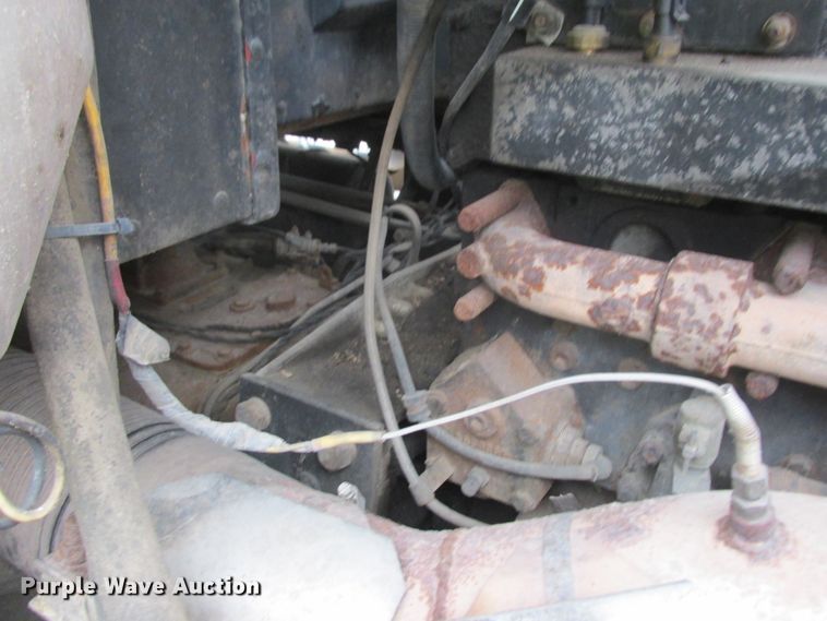 image for item DA8335 1996 Peterbilt 378 truck cab and chassis