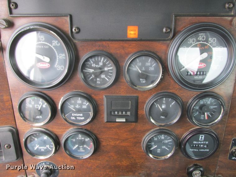 image for item DA8335 1996 Peterbilt 378 truck cab and chassis