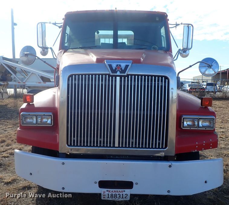 image for item DB7541 2010 Western Star 4900 semi truck