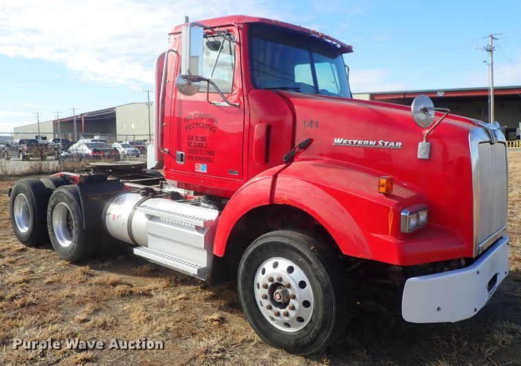 image for item DB7541 2010 Western Star 4900 semi truck