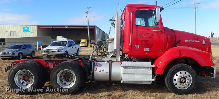 image for item DB7541 2010 Western Star 4900 semi truck