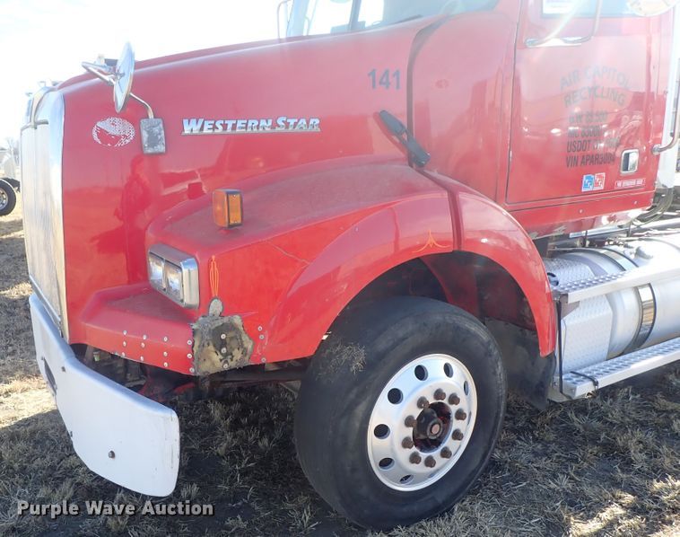 image for item DB7541 2010 Western Star 4900 semi truck