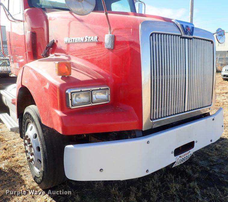 image for item DB7541 2010 Western Star 4900 semi truck