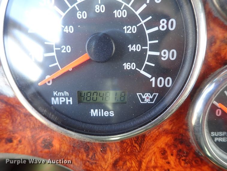 image for item DB7541 2010 Western Star 4900 semi truck