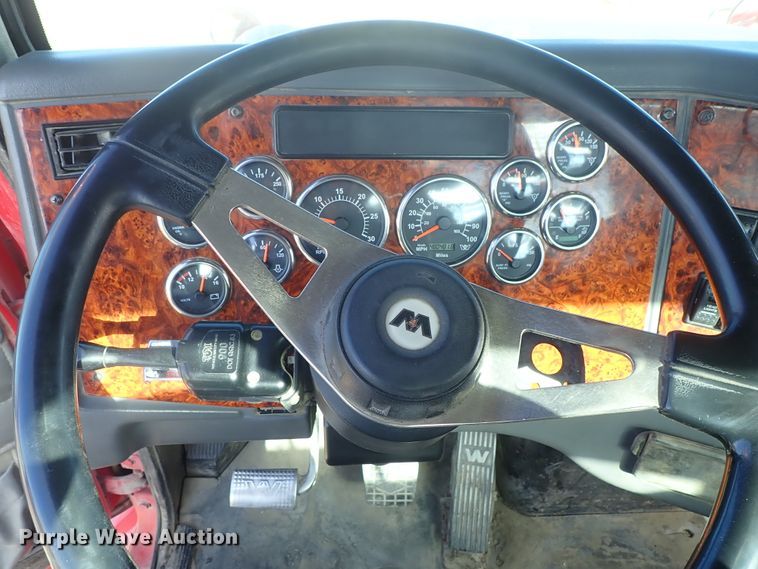 image for item DB7541 2010 Western Star 4900 semi truck