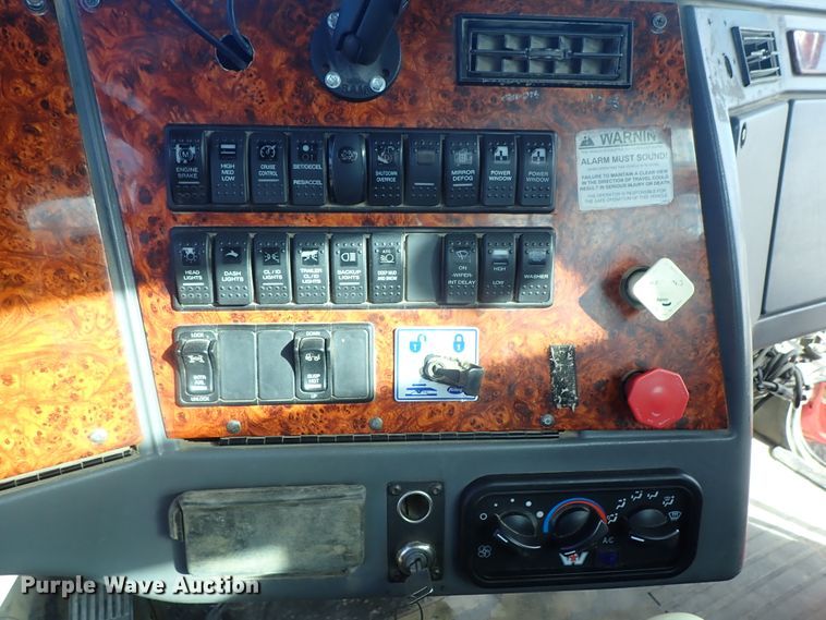 image for item DB7541 2010 Western Star 4900 semi truck