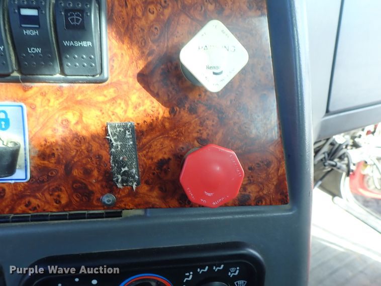 image for item DB7541 2010 Western Star 4900 semi truck