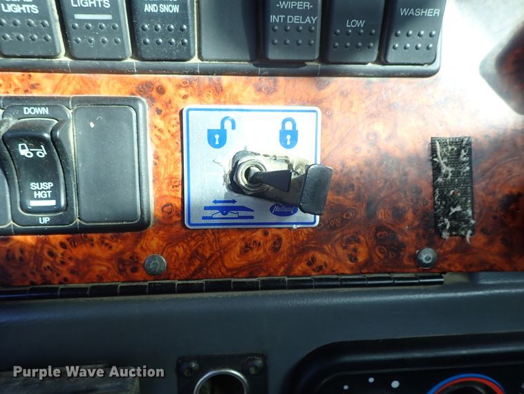 image for item DB7541 2010 Western Star 4900 semi truck