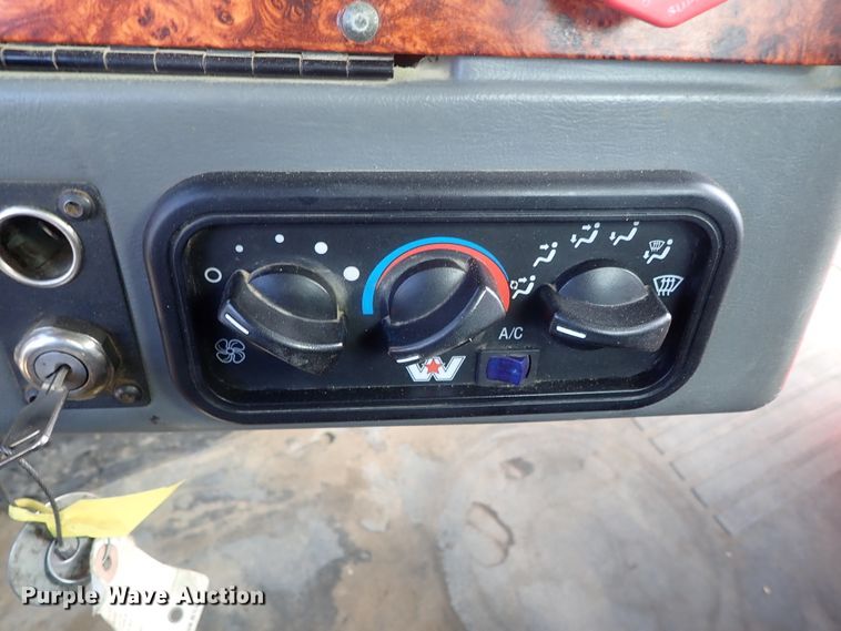 image for item DB7541 2010 Western Star 4900 semi truck