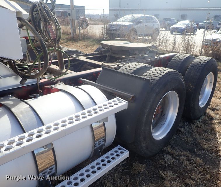 image for item DB7541 2010 Western Star 4900 semi truck