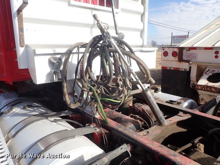 image for item DB7541 2010 Western Star 4900 semi truck