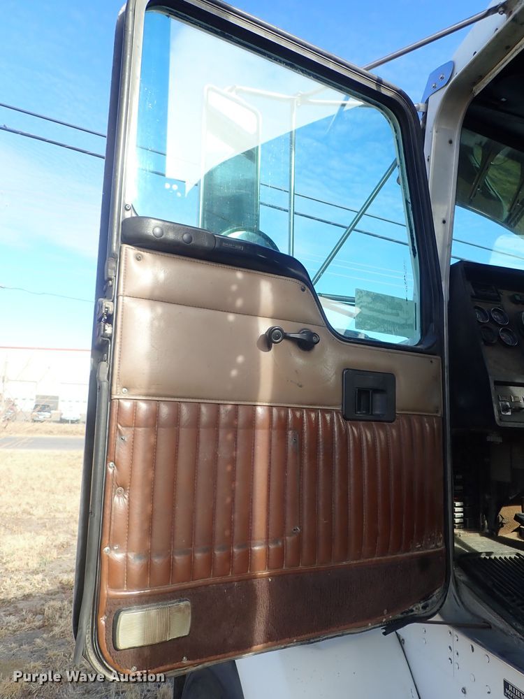 image for item DB7542 1996 Kenworth T800SF semi truck