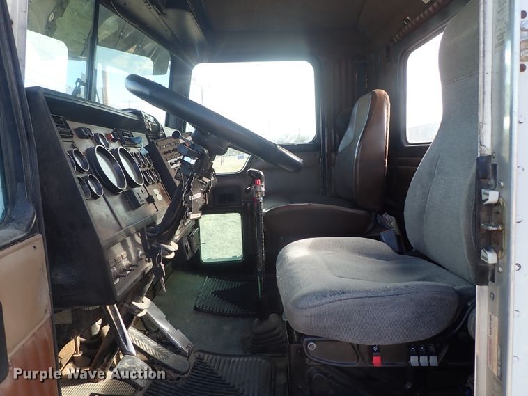 image for item DB7542 1996 Kenworth T800SF semi truck