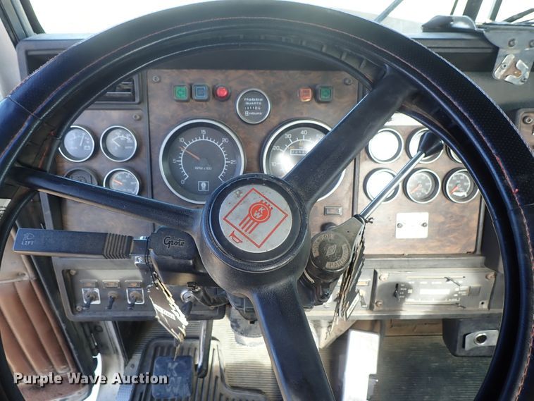 image for item DB7542 1996 Kenworth T800SF semi truck