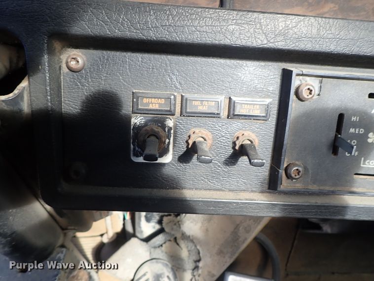 image for item DB7542 1996 Kenworth T800SF semi truck