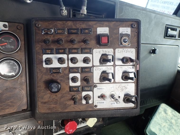 image for item DB7542 1996 Kenworth T800SF semi truck