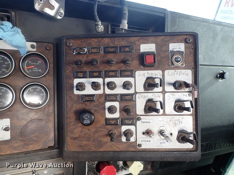 image for item DB7542 1996 Kenworth T800SF semi truck