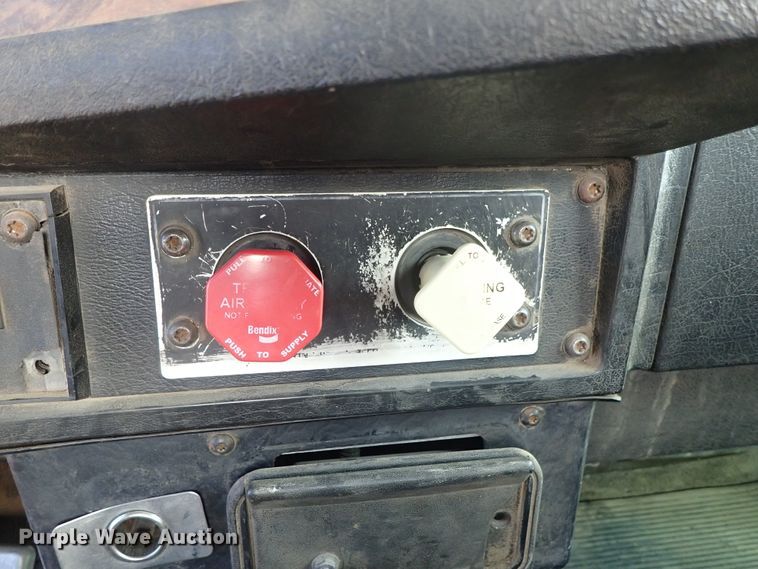 image for item DB7542 1996 Kenworth T800SF semi truck