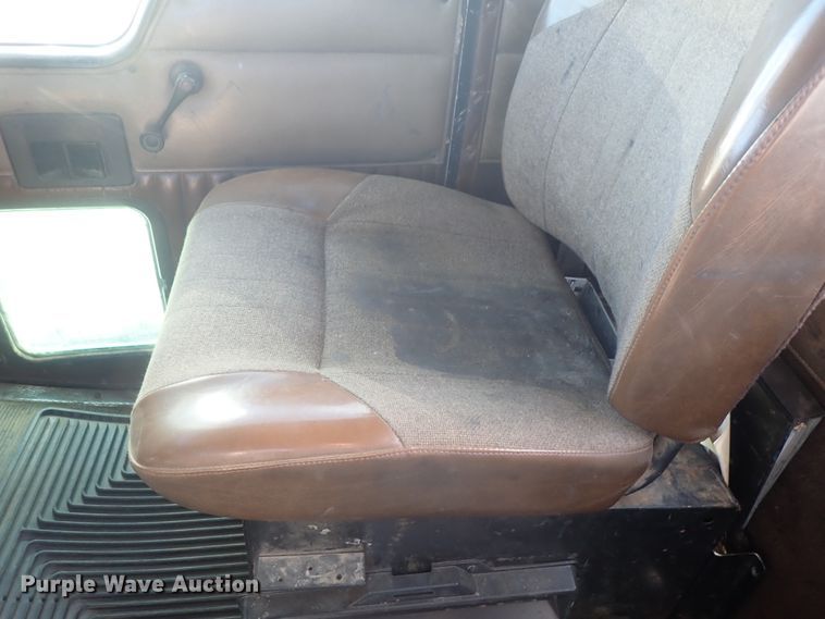 image for item DB7542 1996 Kenworth T800SF semi truck