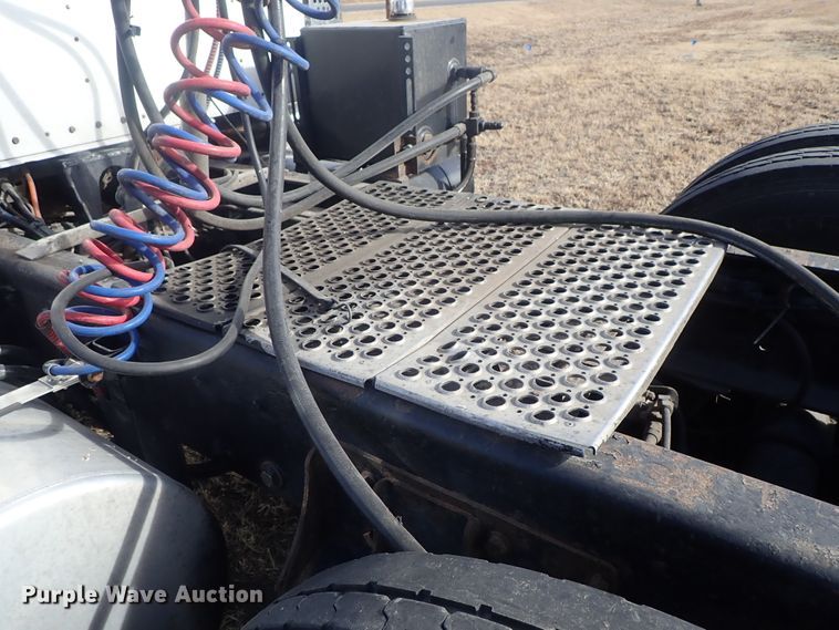 image for item DB7542 1996 Kenworth T800SF semi truck