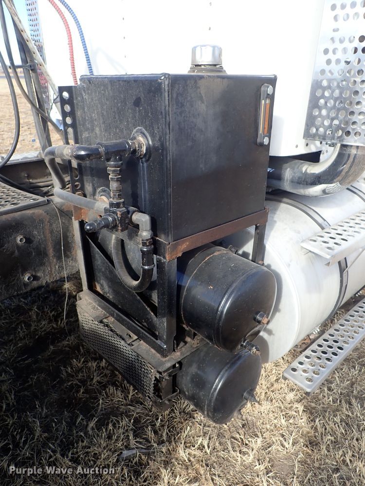 image for item DB7542 1996 Kenworth T800SF semi truck