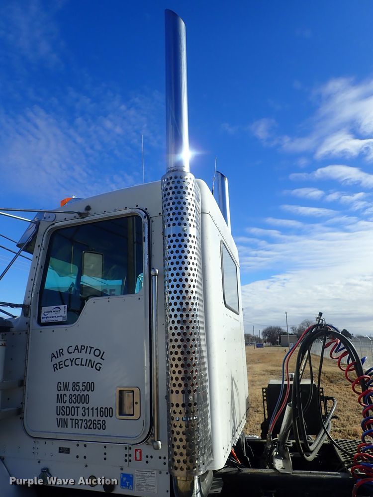 image for item DB7542 1996 Kenworth T800SF semi truck