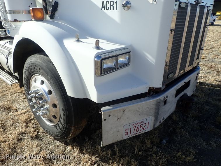 image for item DB7542 1996 Kenworth T800SF semi truck