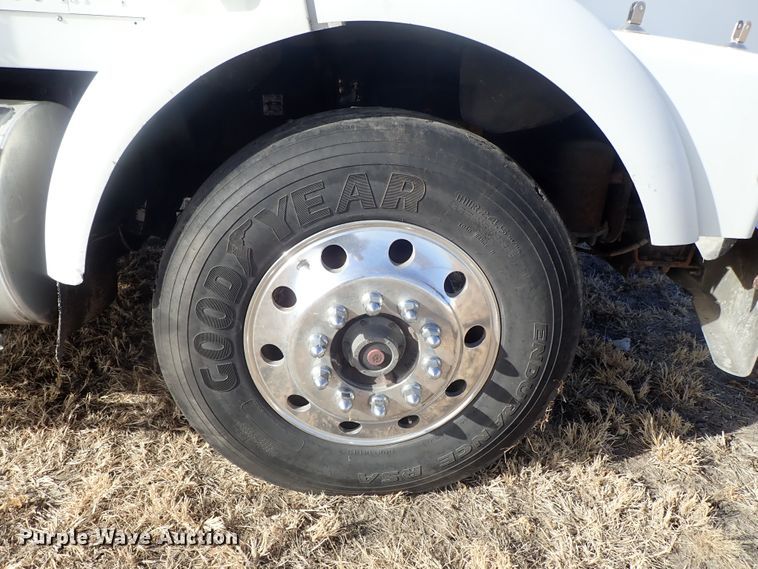 image for item DB7542 1996 Kenworth T800SF semi truck