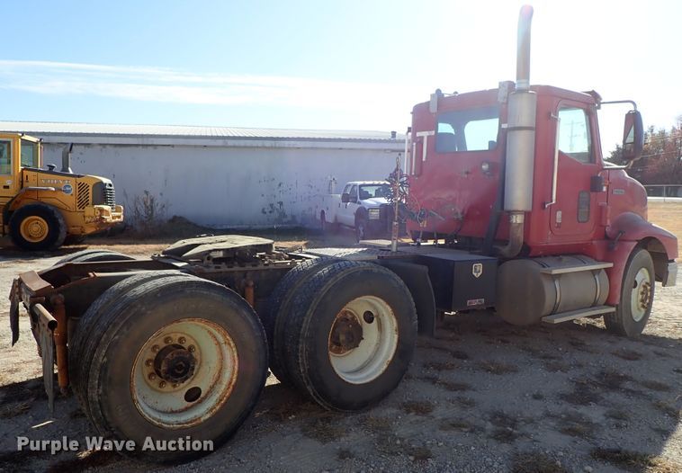 image for item DB7558 2000 International 9400i semi truck