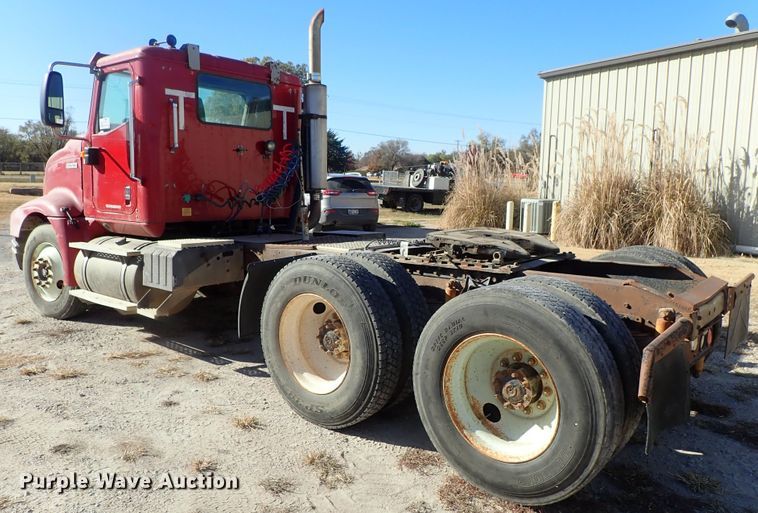 image for item DB7558 2000 International 9400i semi truck