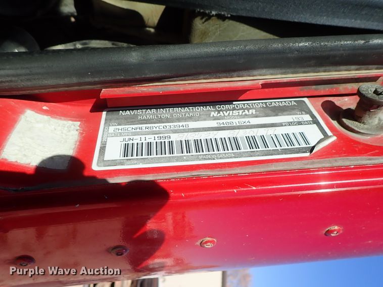 image for item DB7558 2000 International 9400i semi truck