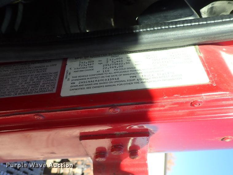 image for item DB7558 2000 International 9400i semi truck