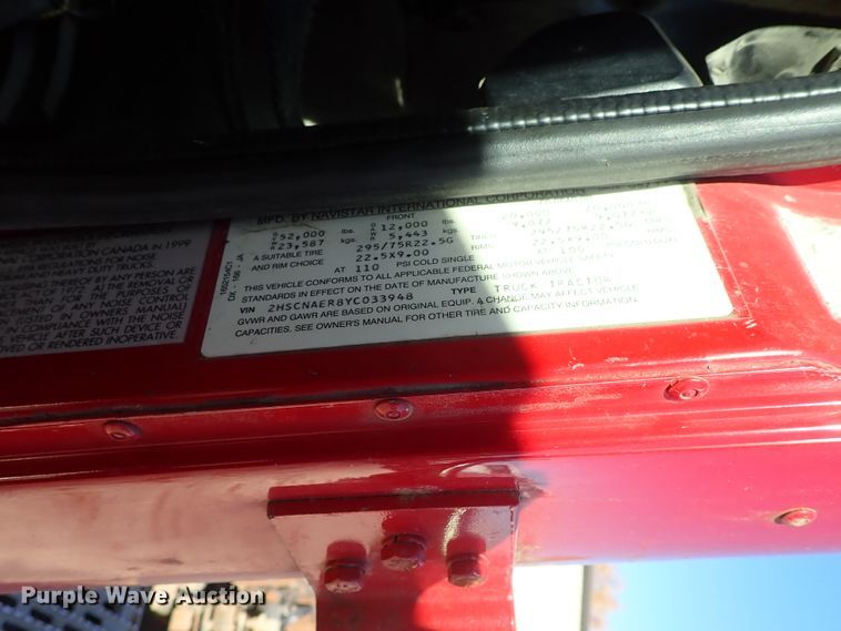 image for item DB7558 2000 International 9400i semi truck