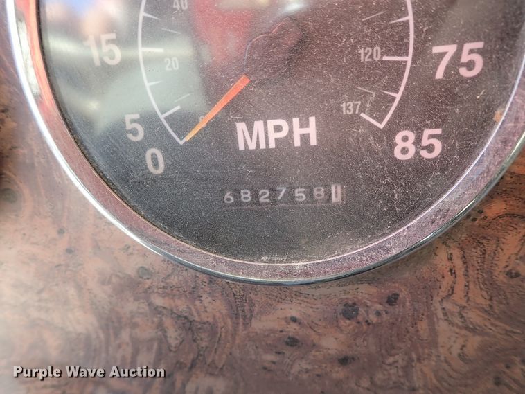 image for item DB7558 2000 International 9400i semi truck